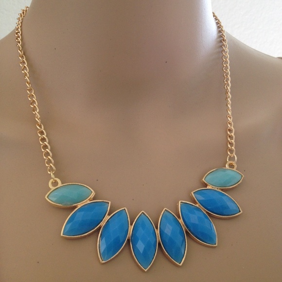 Jewelry - Blue ombré statement necklace
