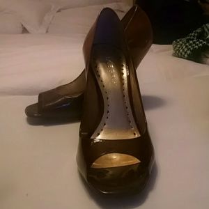 BCBG brown heels