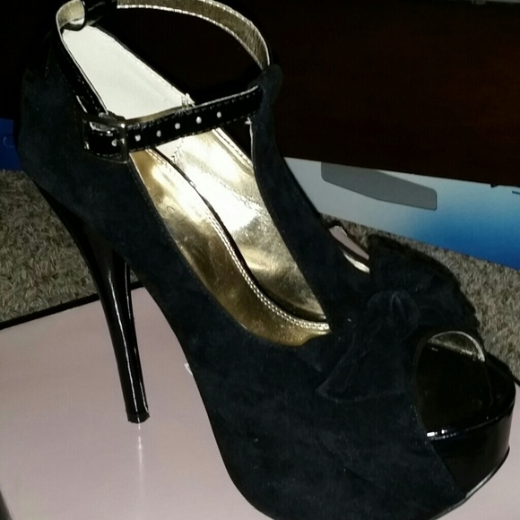 Black suede open toe dress heel w/ accent bow