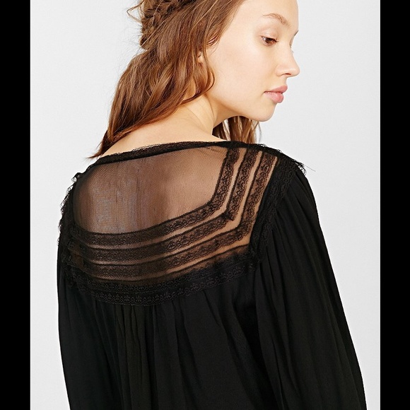 BUNDLED🎁Host Pick🎉 Kimichi Blue Cropped Blouse - Picture 2 of 2