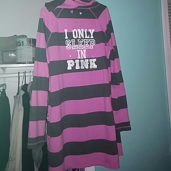 Pink in gray huddle robe - Picture 3 of 4