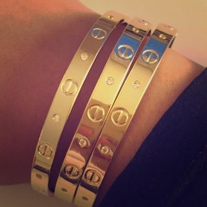 4 screw bracelets for $ 20 🌟🌟🌟🌟