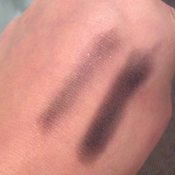 MAC Eyeshadow - Picture 2 of 2
