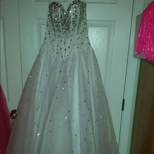 Prom/beauty walk dress