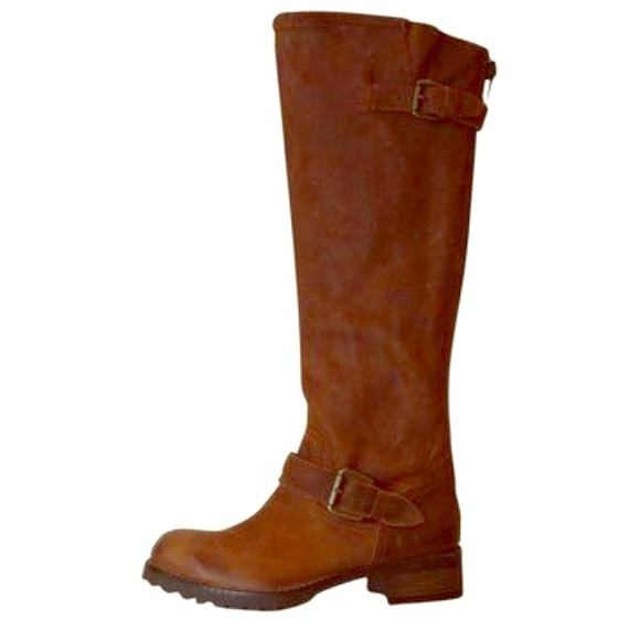 Steve Madden Buckeye boots 2️⃣4️⃣ hour sale 😘