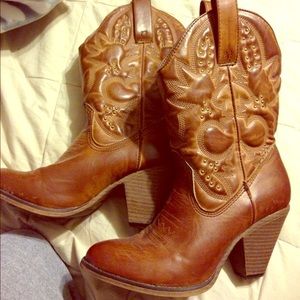 Heeled cowboy boots