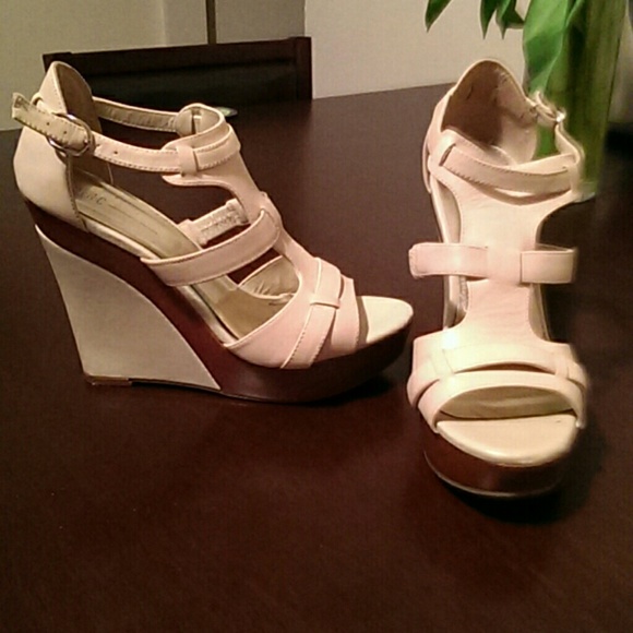 Inc. Beige with wood trim platform's