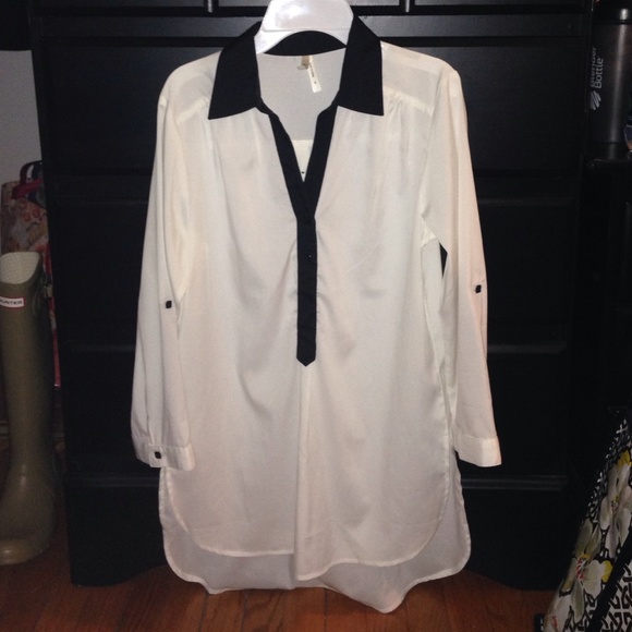 WOMENS Small White/Black Collared Dress Shirt