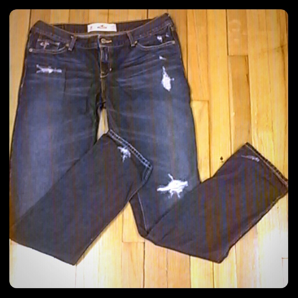 Distressed Hollister skinnies with a rocker vibe!