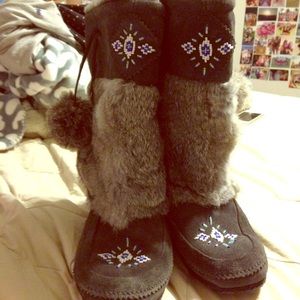 MINNETONKA FUR MOCCASIN BOOTS