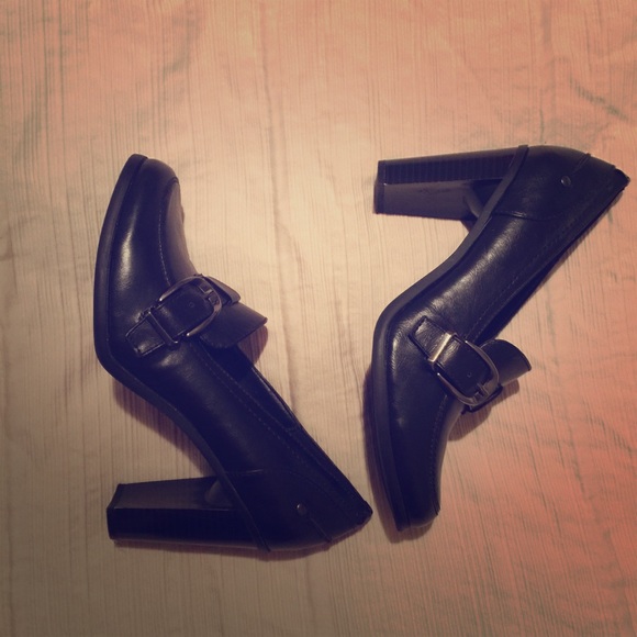 Black naturalizer heels worn ONCE! Great condition