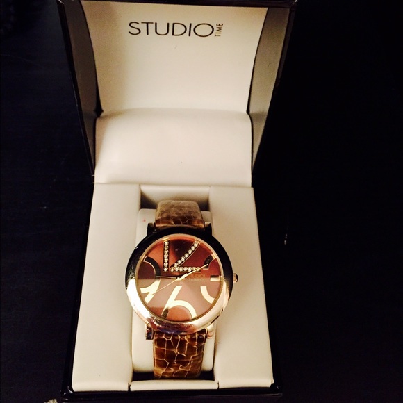 Studio-Time Quartz Watch - Picture 2 of 4