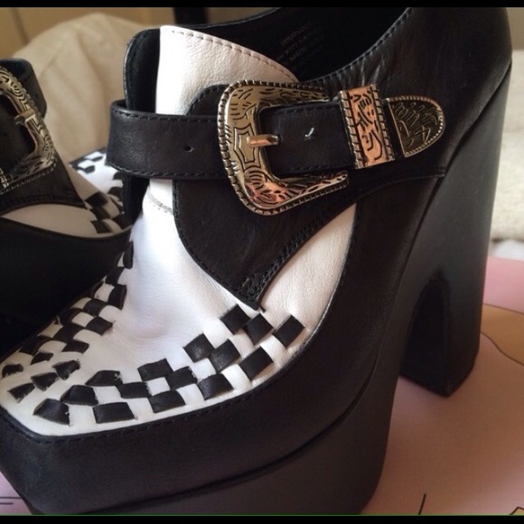 Jeffrey Campbell "WARNING" shoe