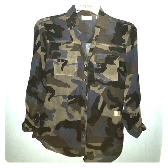 Camouflage top 💙