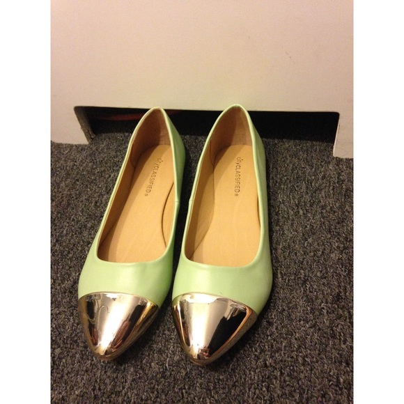 Mint metal cap toe flats
