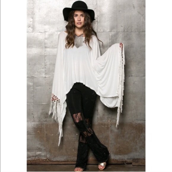 🚨NOS🚨The SUKURA fringe poncho top - BLACK - Picture 3 of 4