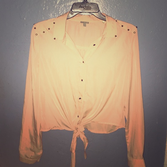 Pink studded top 💖