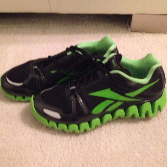 reebok zigtech green and black