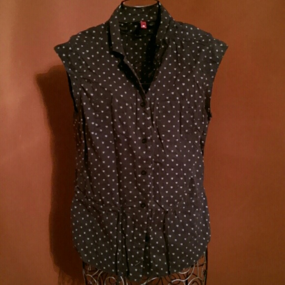 Polka dot sleevless shirt