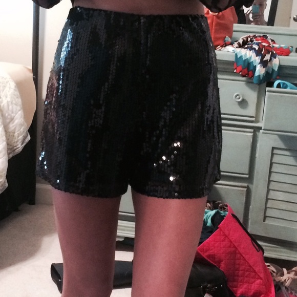 Sequin high waisted shorts - Picture 3 of 3
