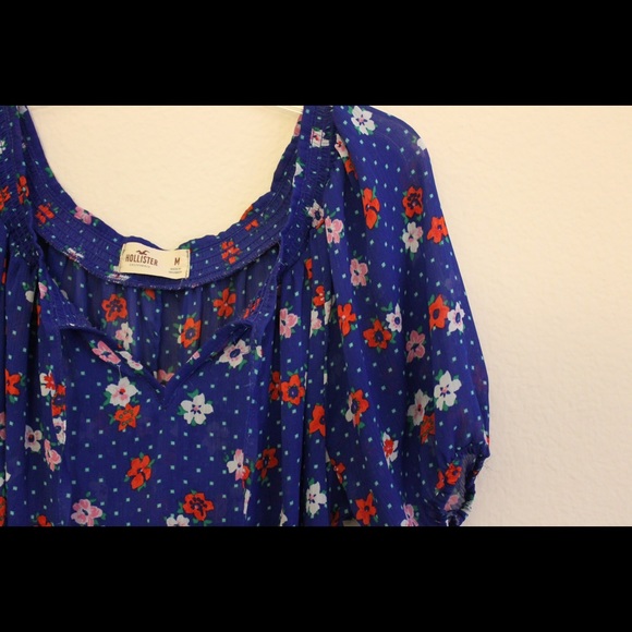 Cute hollister top! - Picture 1 of 3