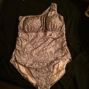 Plus size bathing suit!! 👙