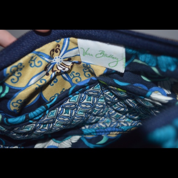 Discontinued Vera Bradley pattern small bag - Picture 3 of 3
