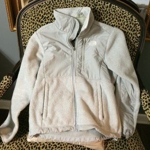 Light gray north face jacket