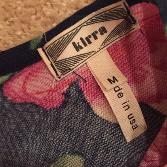 Open bow back. Floral pattern. Fits small/medium - Picture 3 of 3