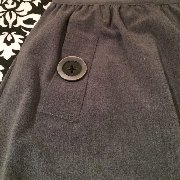 Grey calf length skirt - Picture 2 of 2