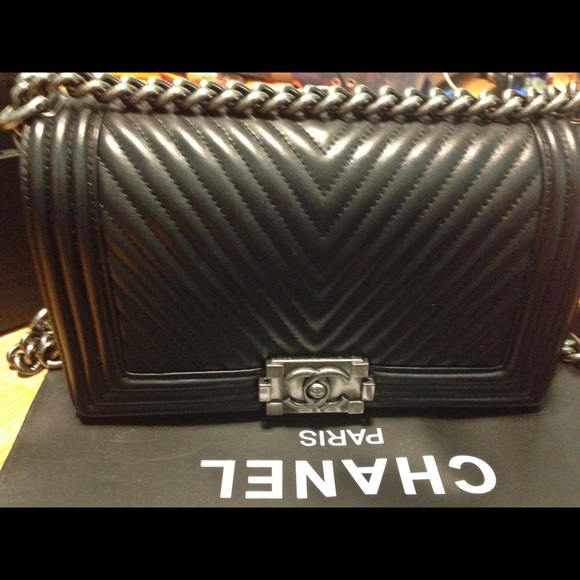 CHANEL Handbags - Chanel Chevron Le Boy