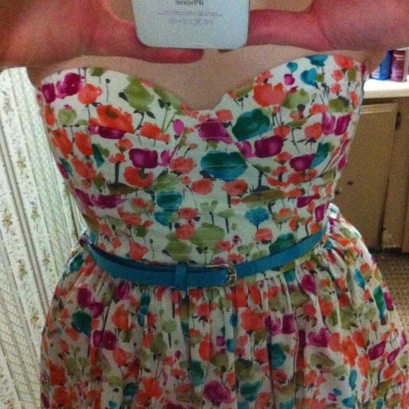 super cutie flower printed dress! - Picture 2 of 2
