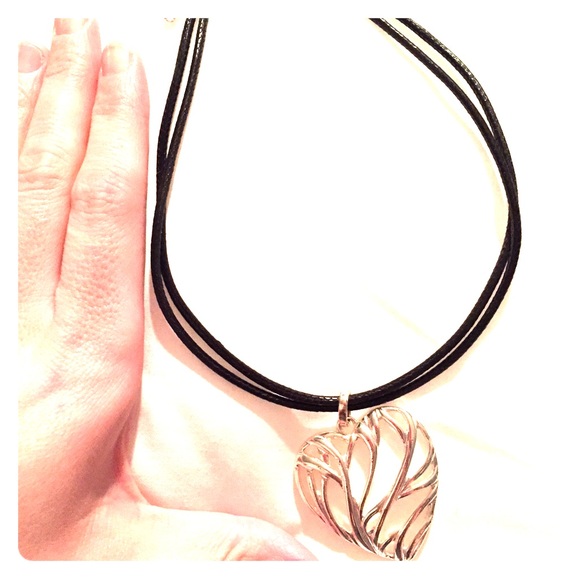 Black heart necklace