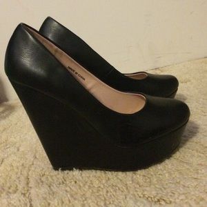 Black wedges