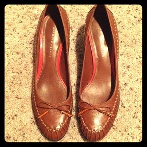 Antonio Melani brown kitten heels