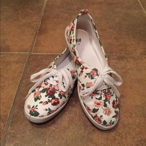 🎉 SALE - floral sneakers