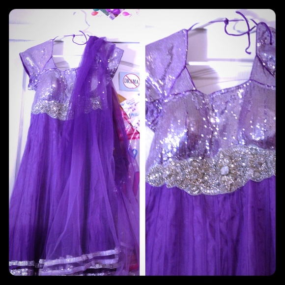 Dresses & Skirts - beautiful sparkly party suit for any party.