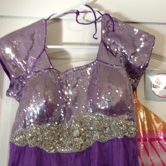 beautiful sparkly party suit for any party. - Picture 2 of 4