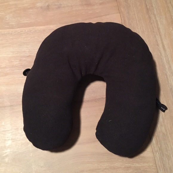 Fold away travel neck roll