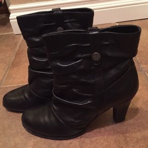 🎉 SALE - slouchy leather BCBG booties