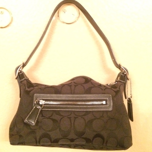 Coach Handbags - Coach Signature Purse