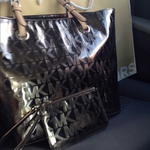Real Michael Kors bag. Only used twice