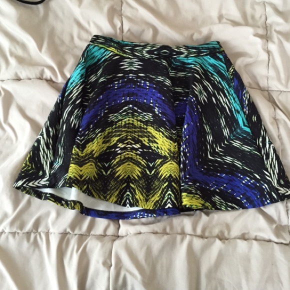 Body Central multicolor print "skater skirt" - Picture 1 of 3