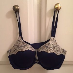 🎉 SALE - beautiful navy bra w/ gold lace