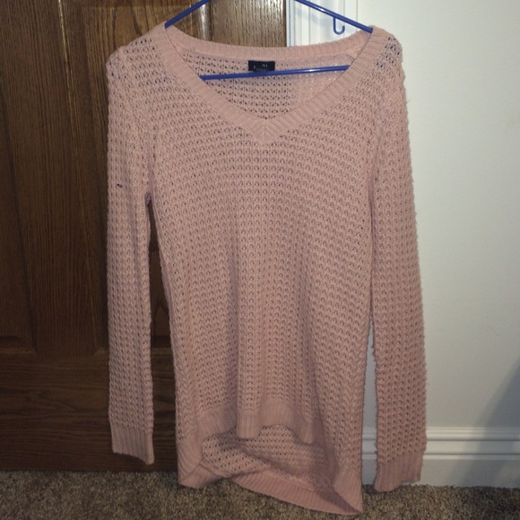 S/M High-low pink v neck sweater