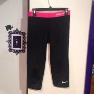 Black Nike Capri Leggings