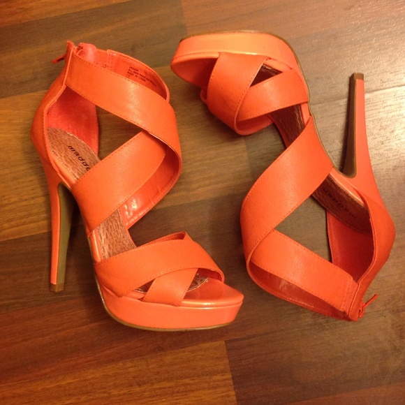 πHost Pickπ Shoes NWOT - Picture 2 of 8