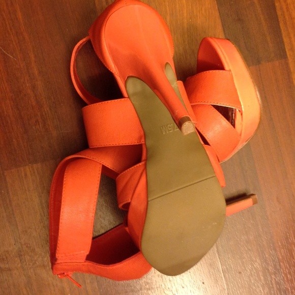 πHost Pickπ Shoes NWOT - Picture 3 of 8