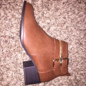 Brown leather booties (ankle boots)