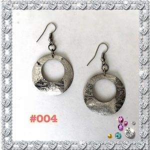 Round silver color earrings #004